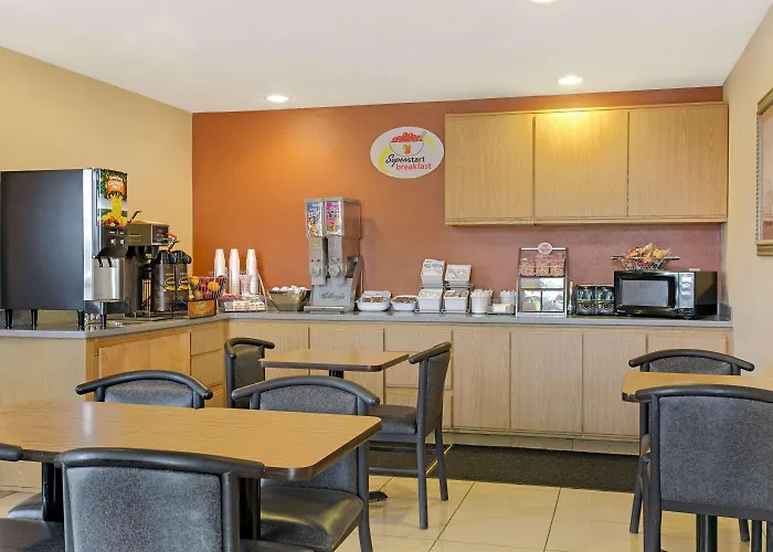 Super 8 By Wyndham Tucson/grant Road Area Az