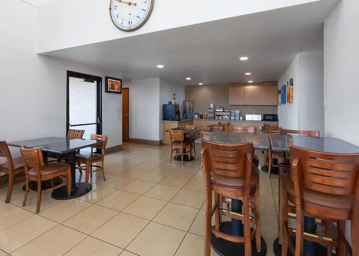 Super 8 By Wyndham Tucson/grant Road Area Az