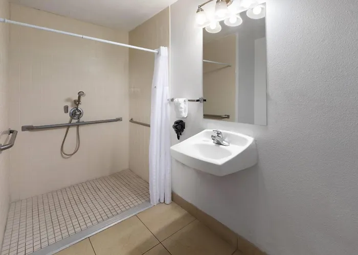 Hotel Super 8 By Wyndham Tucson/grant Road Area Az 2*