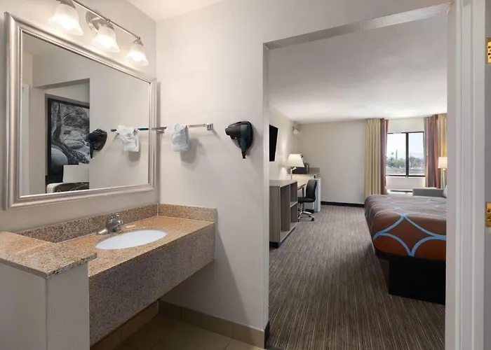 Hotel Super 8 By Wyndham Tucson/grant Road Area Az 2*