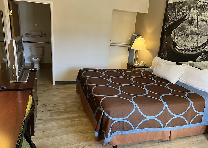 Super 8 By Wyndham Tucson/grant Road Area Az