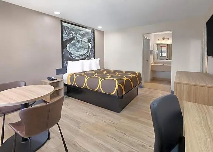 Super 8 By Wyndham Tucson/grant Road Area Az Hotel 2*